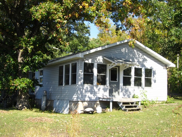 Big Trade Lake - 2 bedrooms, 352 feet of level frontage and 3 season porch
