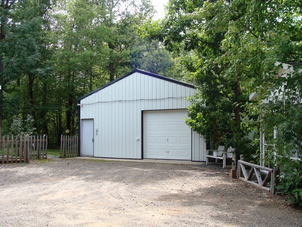 26' x 32' building with 16'x16' heated bunkhouse