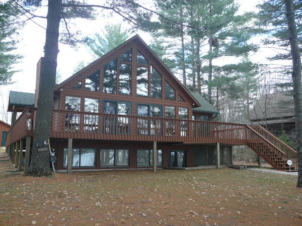 887382 Devils Lake $479,000