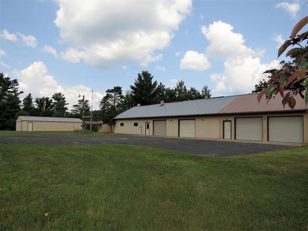 4 door Century 21 garage property in Wisconsin