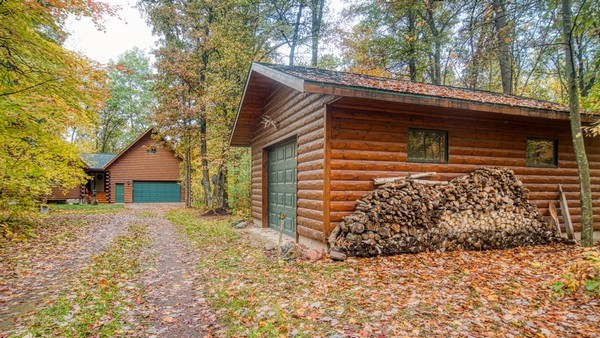 Detached garage